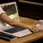 Panduan Lengkap Memahami Komunikasi Politik di Rumah, Komunikasi Politik di Kantor, dan Komunikasi Politik di Perusahaan untuk Edukasi, Partisipasi, serta Pengaruh Jangka Panjang